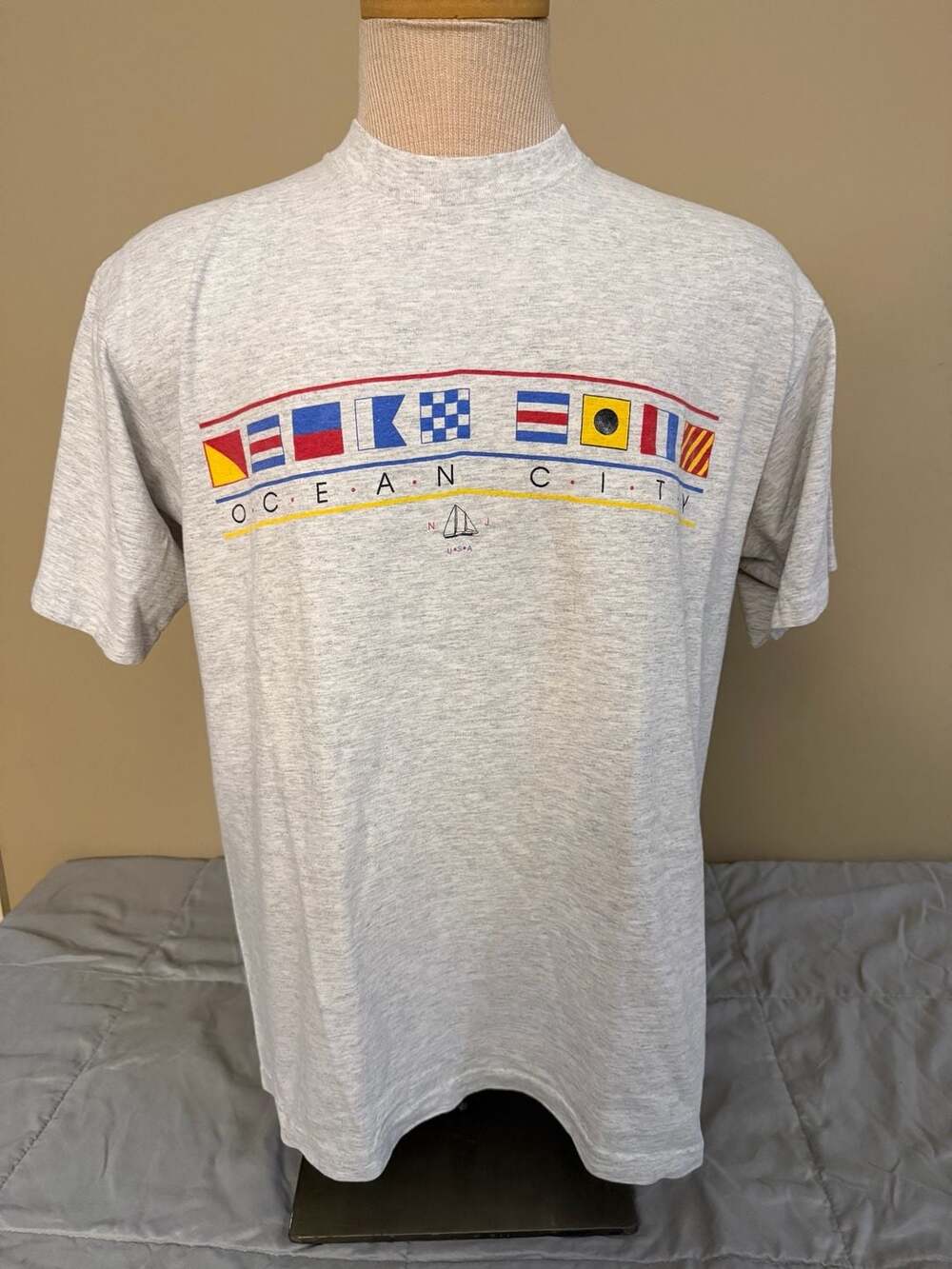 Vintage Breezin Up Ocean City NJ Nautical Flags Graphic T-Shirt Gray Large